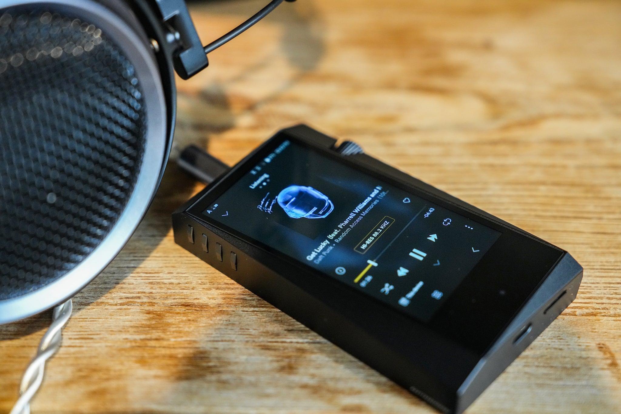 A Flagship DAP for Under $1000? Astell&Kern SR35 Review | Bloom Audio