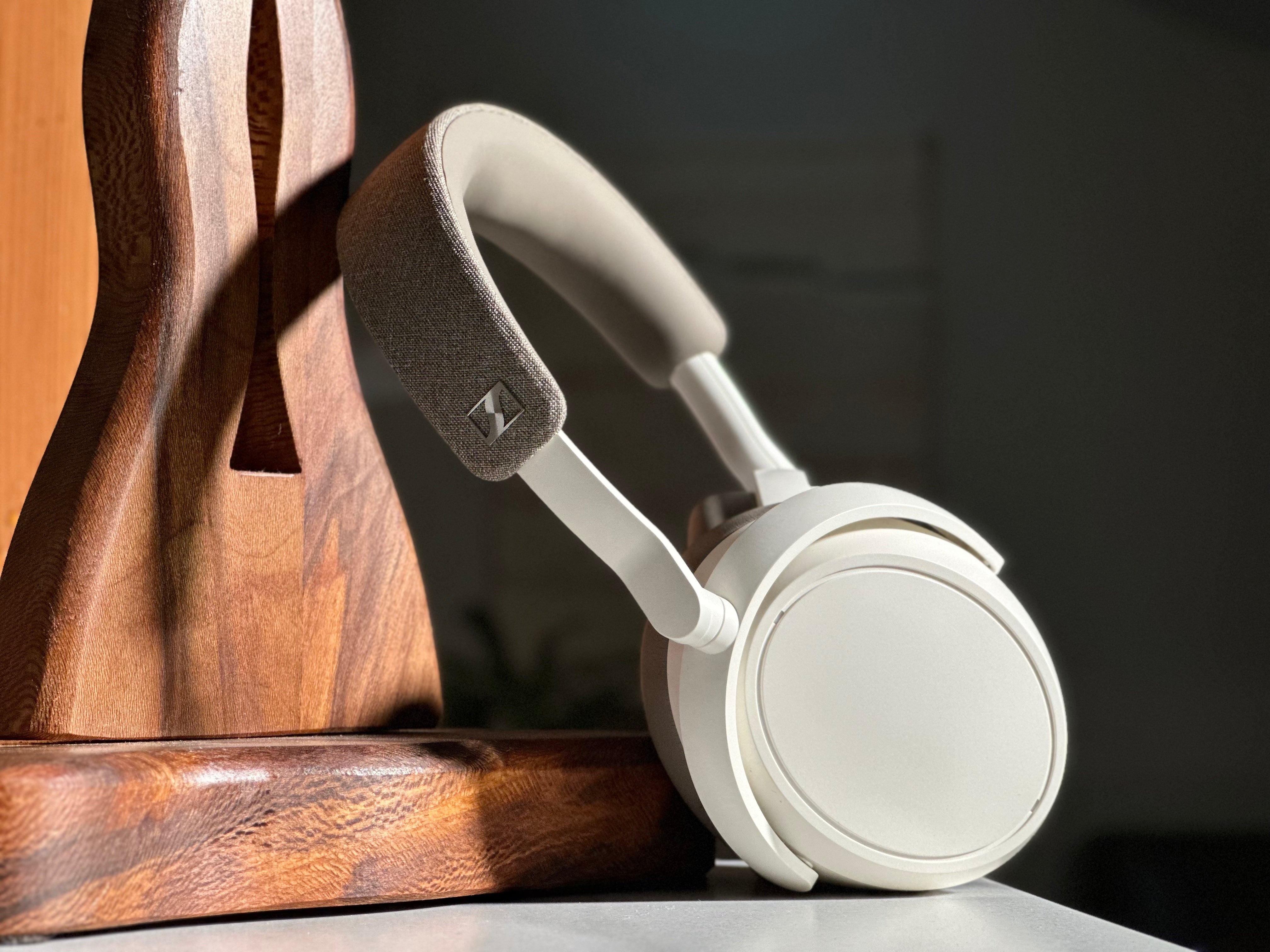 HiFi Sound and Cutting Edge Tech: Sennheiser Momentum 4 Review