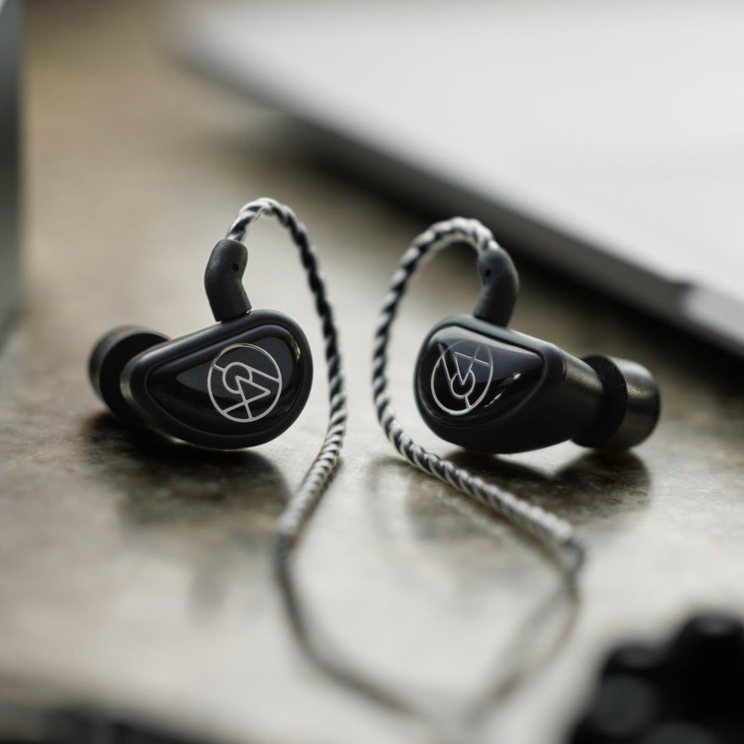 64 Audio Aspire 4 narrow focus front rotated with attached stock cable