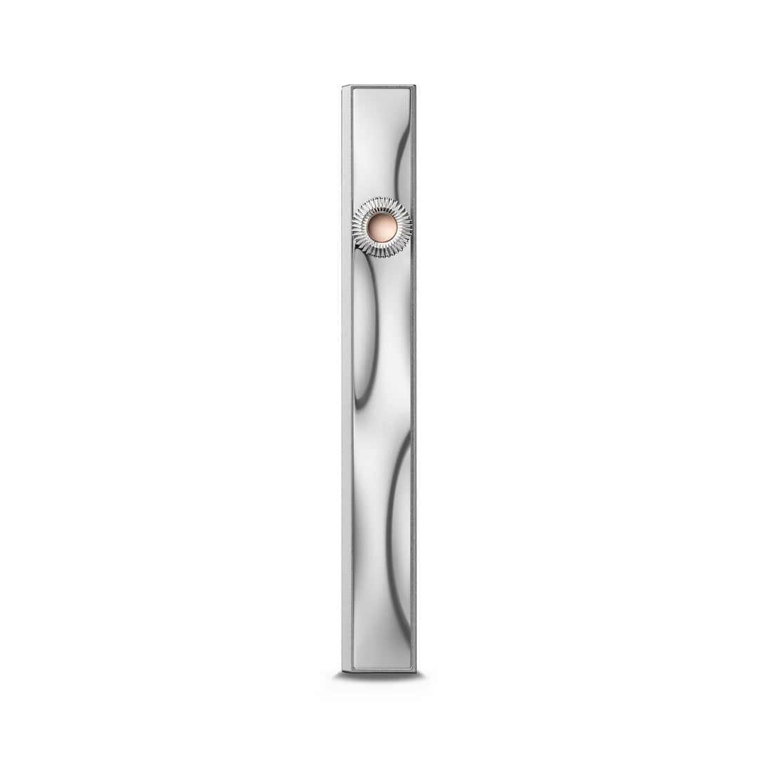 Astell&Kern SE300 silver profile over white background