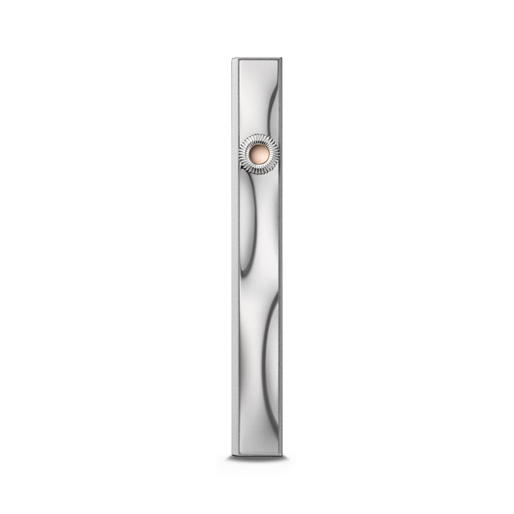 Astell&Kern SE300 silver profile over white background