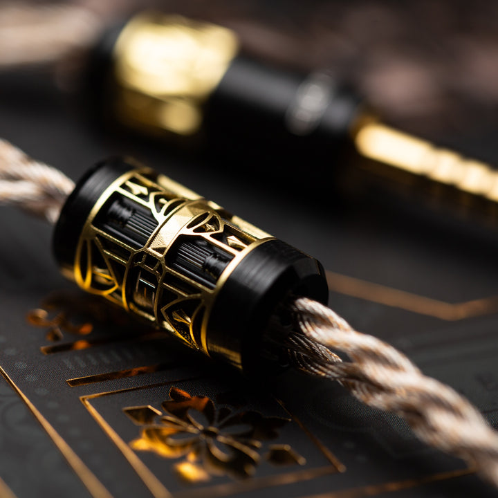 Eletech Sonnet of Adam extreme closeup Y-split and gold detail