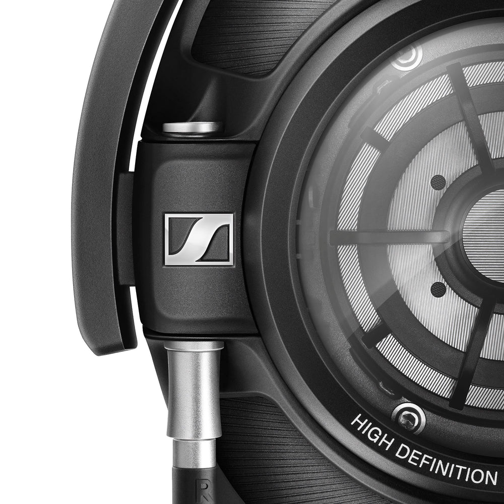 Sennheiser HD 820 closeup  logo and diaphragm