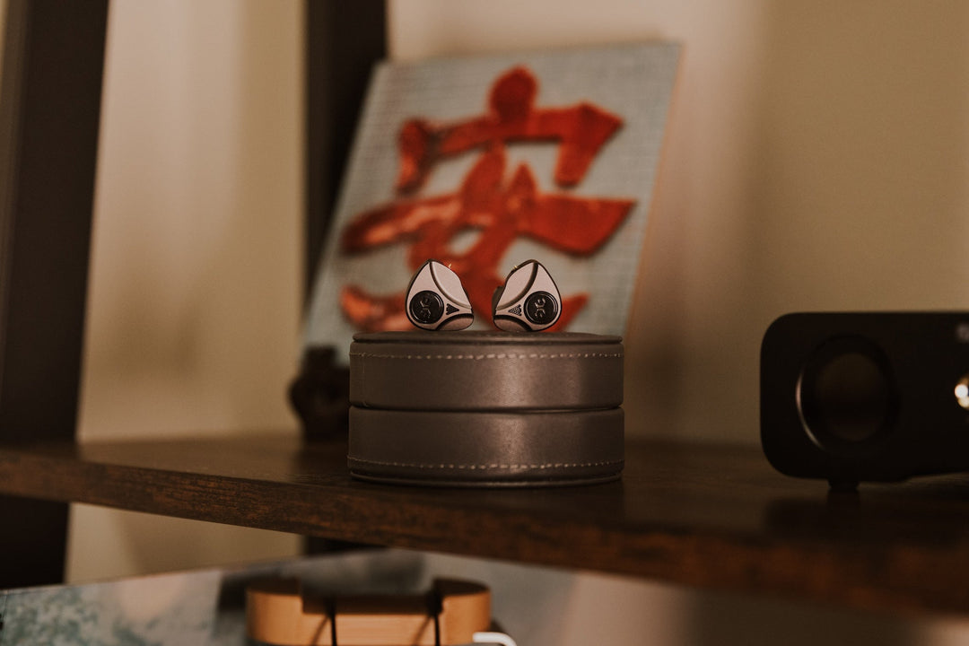 Following in the Footsteps | Elysian Acoustics Apostle Review