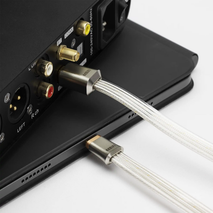 ddHiFi TC19BC cable connected to DAC and laptop whitebox