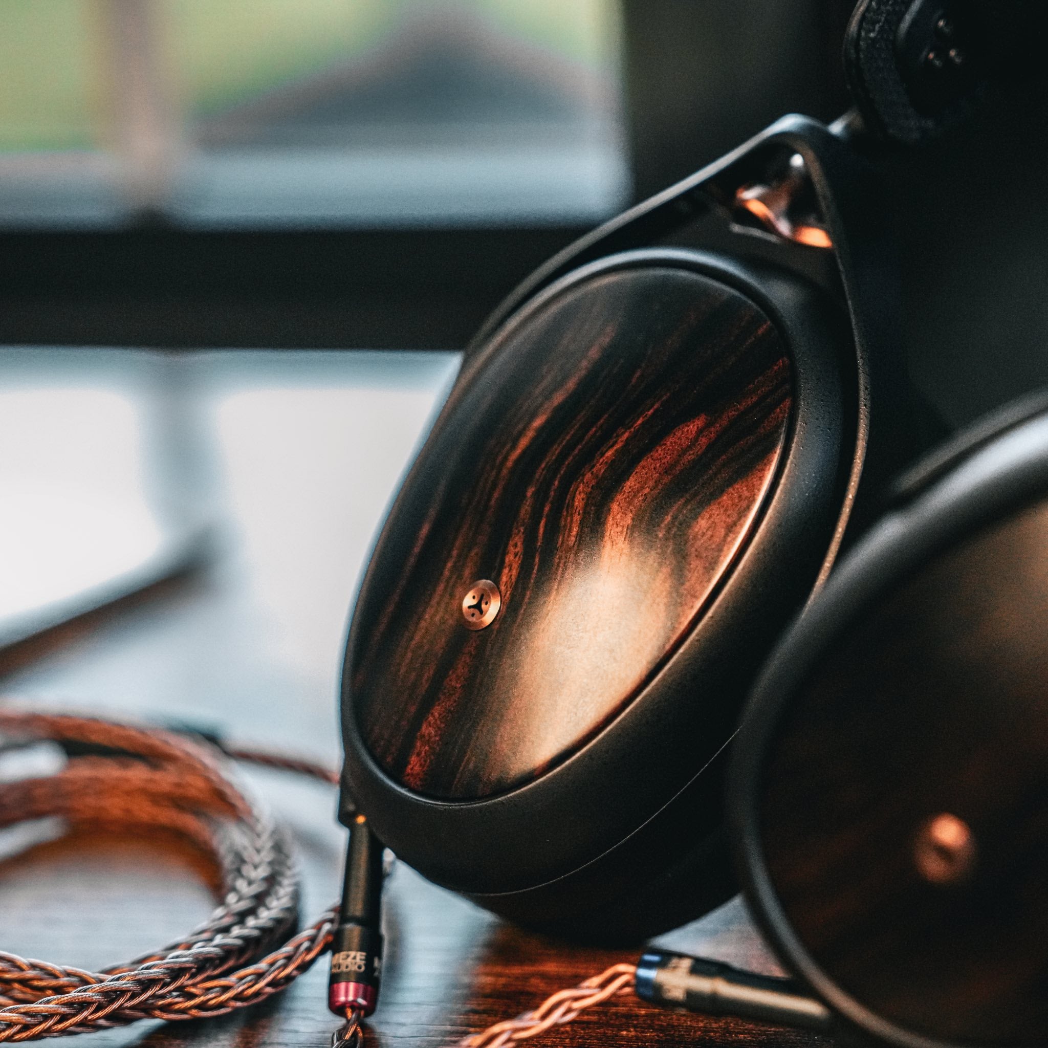 Meze Liric II (2nd Generation) Closed-Back Headphones Meze Liric II (2nd Generation) Closed-Back Headphones