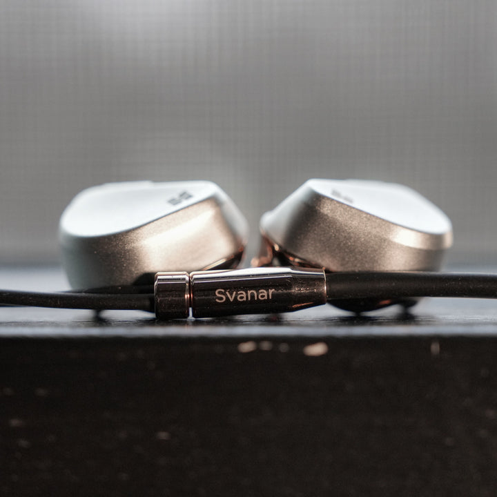 HiFiMAN Svanar earphones with cable highlighting Svanar logo